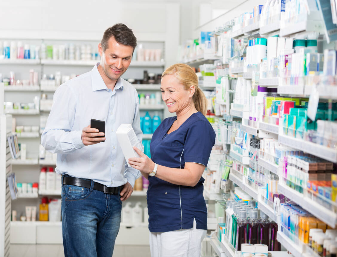 Online informieren, vor Ort einkaufen: das Konzept kommt bei den Kunden an.  / Foto: Adobe Stock/Tyler Olson