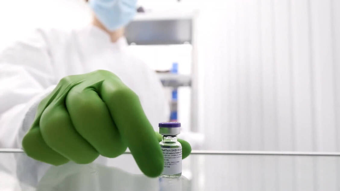 Der Impfstoff-Hersteller Biontech weist darauf hin, dass Sicherheit und Wirksamkeit des Impfstoffs nur für den Fall untersucht wurden, dass die zweite Dosis 21 Tage nach der ersten erfolgt. / Foto: Biontech