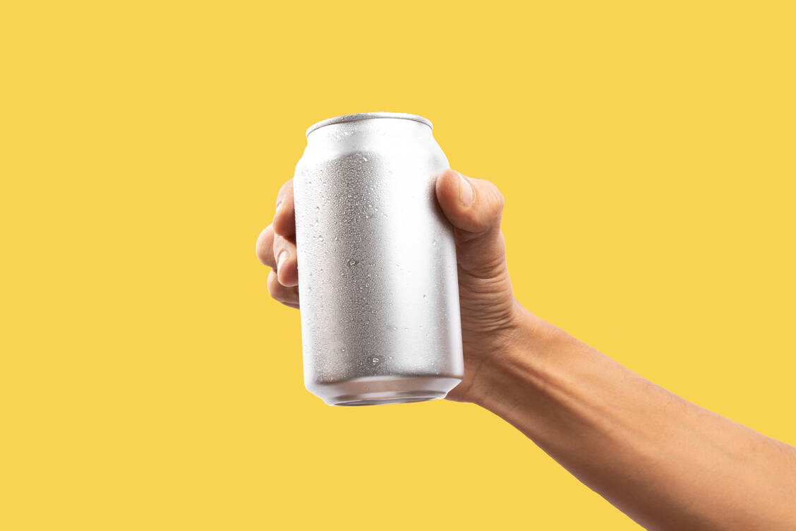 Die Softdrinks mit Ballaststoffen oder Apfelessig haben laut Verbraucherzentrale vernachlässigbare Effekte, sind aber sehr teuer. / © Getty Images/Juan Francisco Alvarez Acosta