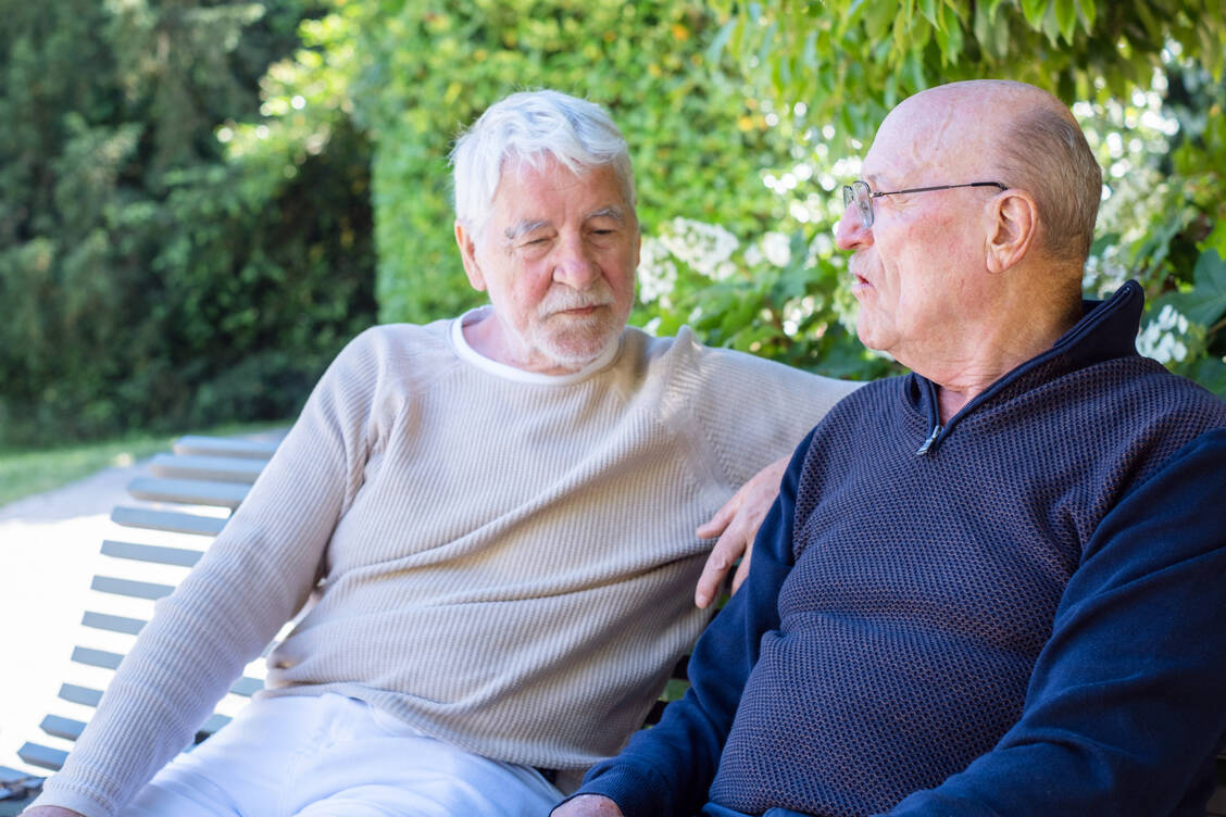 Vielen Menschen fällt es schwer, um Unterstützung zu bitten. / © Shutterstock/Lucigerma