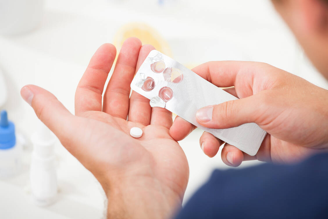 Die orale Tumortherapie findet zu Hause statt. Daher ist die Beratung in der Apotheke unerlässlich. / Foto: Adobe Stock/ Andrey Popov