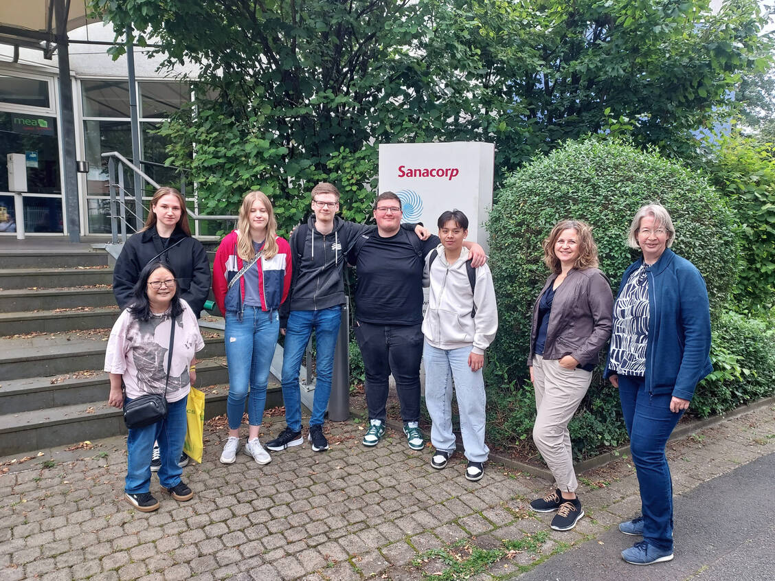 Bei einem Besuch des Pharmagroßhandels Sanacorp durften die Schülerinnen und Schüler aus Hannover verschiedene Abteilungen kennenlernen. / Foto: ROSS-Schule Hannover