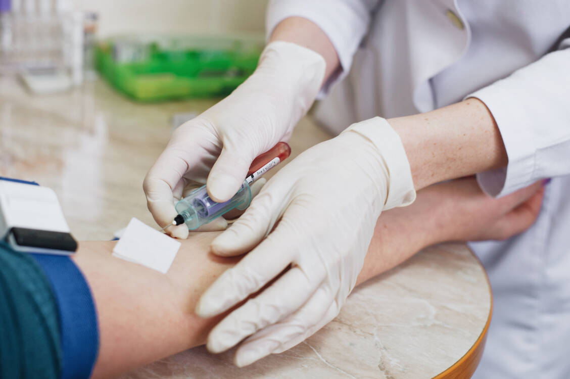 Typ-2-Diabetes könnte zukünftig ganz einfach über eine Blutprobe vorhergesagt werden – und das viele Jahr im Voraus.  / Foto: Getty Images/Olga Efimova/EyeEm