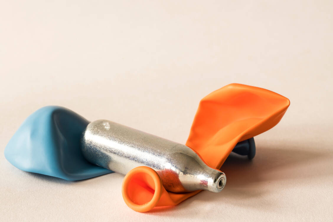 Lachgas wird oftmals über Luftballons konsumiert. / Foto: Adobe Stock/Corinne