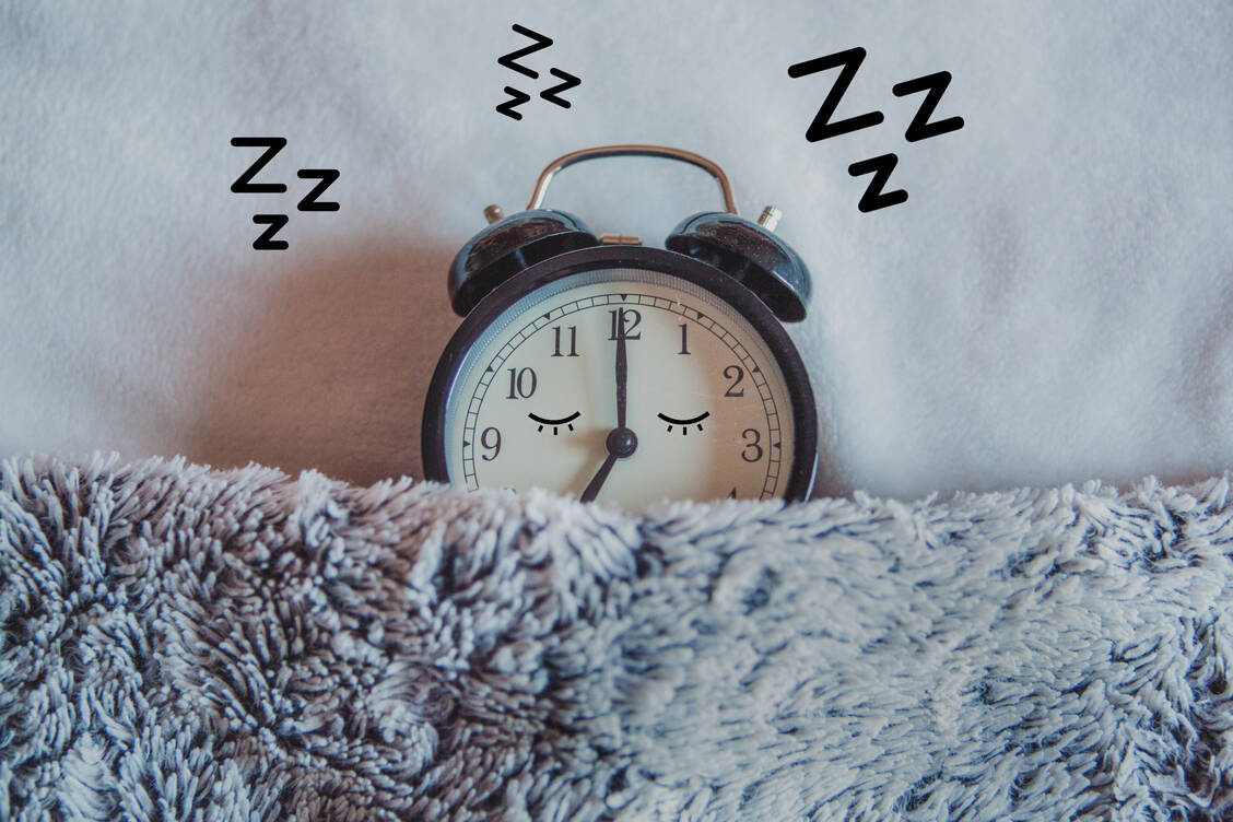Das Schlafbedürfnis ist zwar individuell, zu viel oder zu wenig Schlaf kann jedoch die kognitiven Fähigkeiten einschränken. / Foto: Getty Images/Carol Yepes
