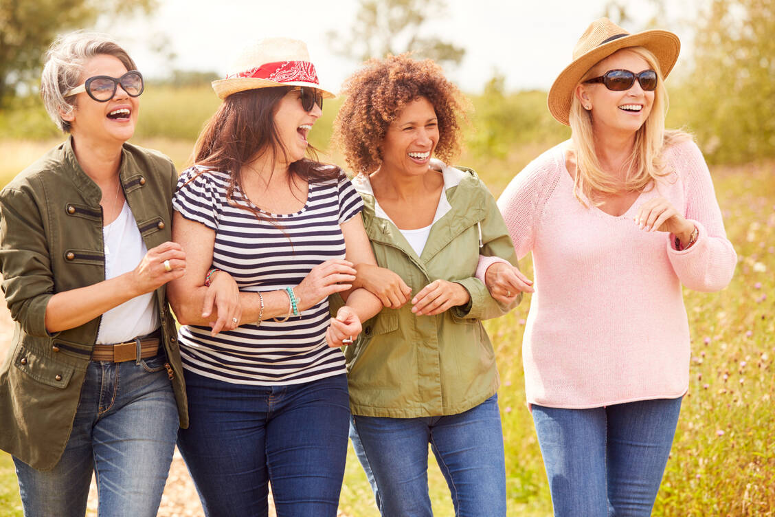 Frauen, vor allem im mittleren Alter, brauchen Beziehungen, um gesund zu bleiben. / Foto: Adobe Stock/Monkey Business