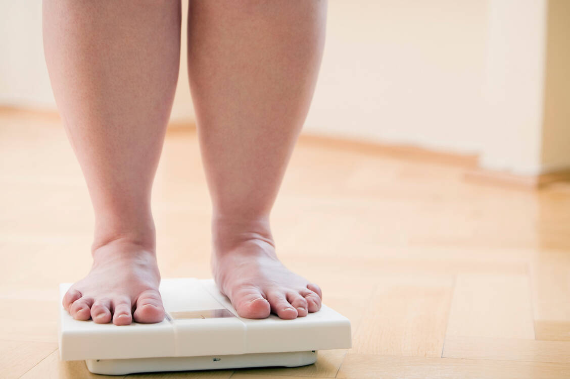 Der Nachwuchs von beleibteren Schwangeren habe eine große Wahrscheinlichkeit, selbst dick zu werden und frühzeitig Folgeerkrankungen wie Diabetes Typ-2 oder Herzprobleme zu bekommen. / Foto: Getty Images/beyond foto