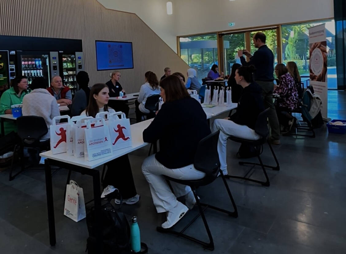 Angehende PTA haben sich bei dem Event mit Apotheken vernetzt. / © Jahreszeiten Apotheke