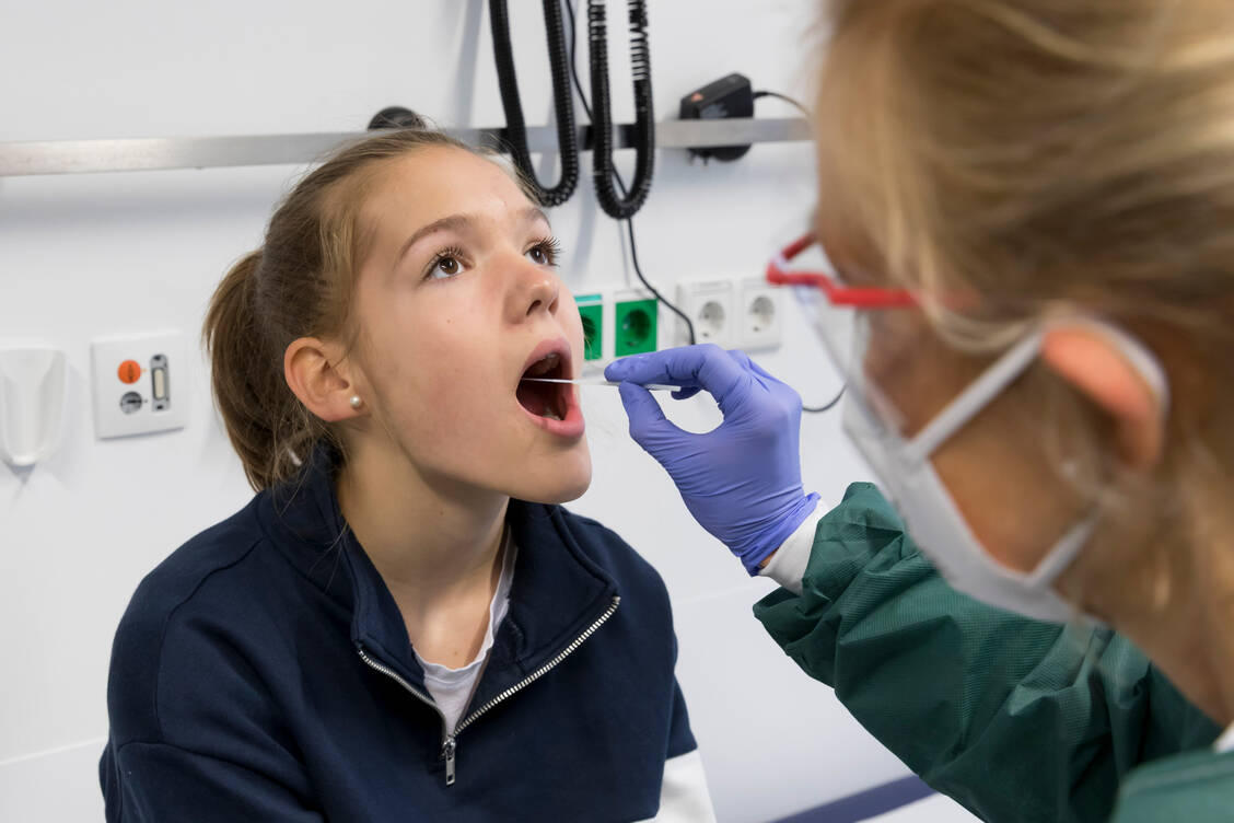 Eine akute Infektion können nur der PCR- oder ein Antigentest nachweisen. Es ist wohl möglich, sich zweimal zu infizieren – doch das ist eher die Ausnahme.  / Foto: UKE