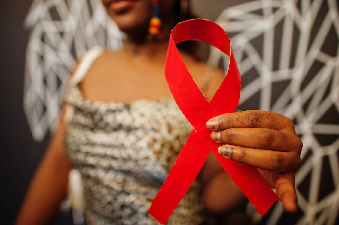 Vor allem junge Frauen in Afrika infizieren sich häufig mit HIV. Sie  könnten von dieser Art der Prävention besonders profitieren. Laut UNAIDS infizieren sich wöchentlich weltweit 4000 junge Frauen, mehr als 3000 davon im Subsahara-Afrika. / Foto: Adobe Stock/AS Photo Family