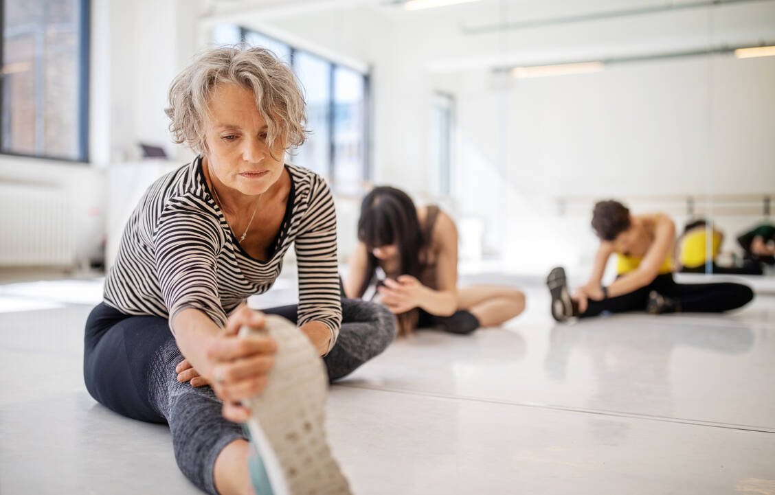 Regelmäßige angeleitete Sporttherapie kann die Symptomatik bei Patienten mit leichter oder mittelschwerer Depression verbessern. / Foto: Getty Images/Luis Alvarez
