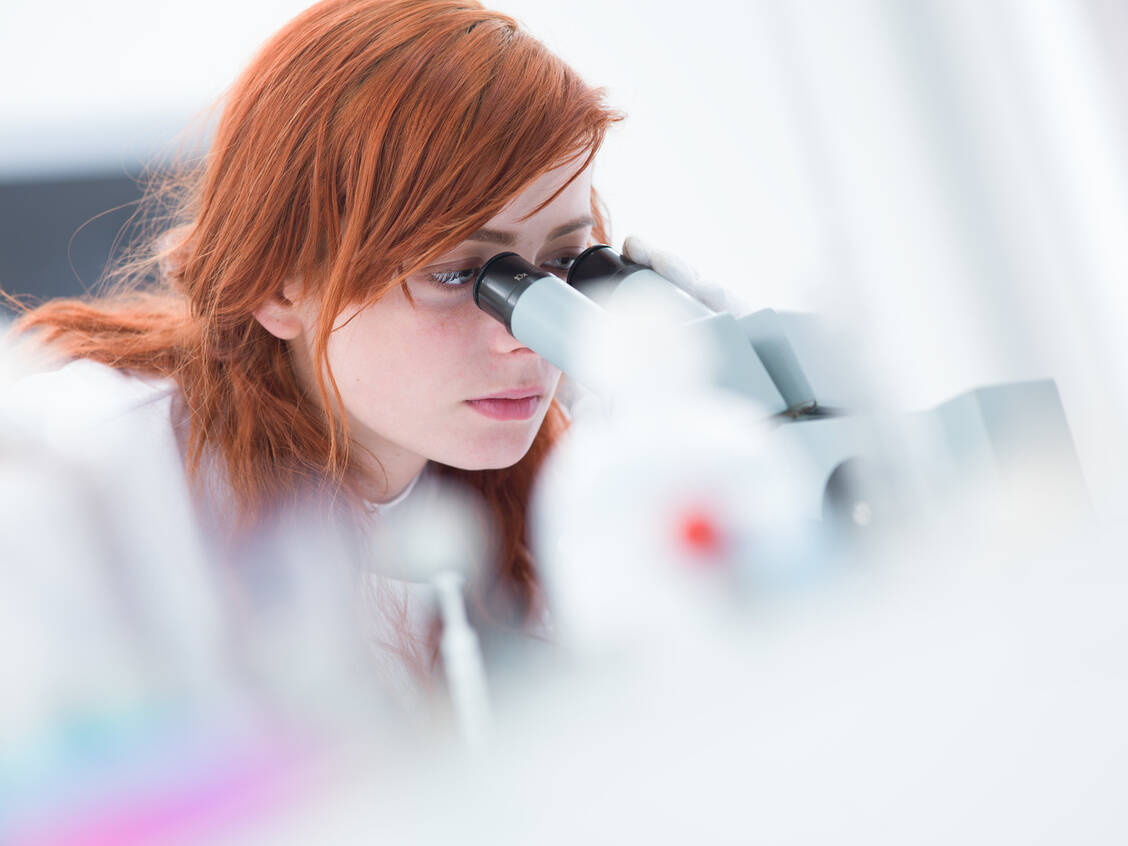 Die Forschung zur Behandlung des Corona-Virus prüft auch auch eine mögliche Wirksamkeit bereits etablierter Arzneistoffe. / Foto: Fotolia/shotsstudio