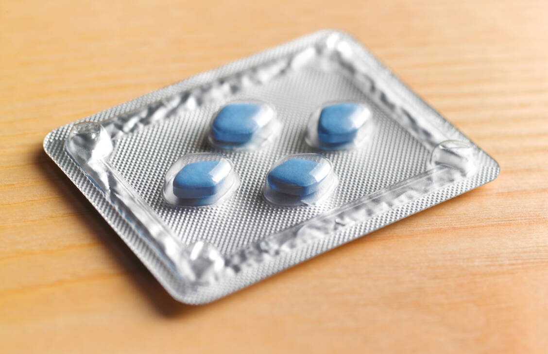 Es lag ein Antrag vor, vier Tabletten Sildenafil à 50 mg pro Packung für die Selbstmedikation freizugeben. / Foto: Getty Images/Peter Dazeley
