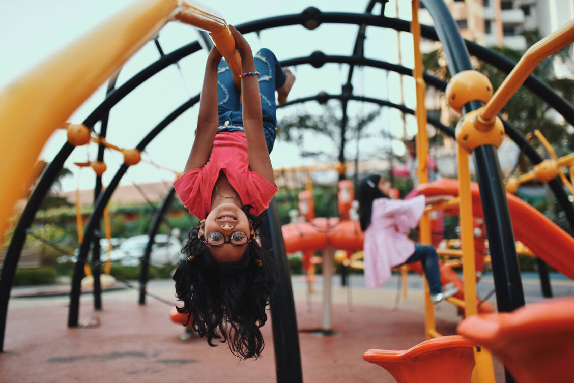 Das, was sich Kinder allein zutrauen, sollte man zulassen. / Foto: Getty Images/Mayur Kakade