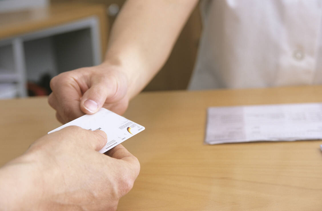 Elektronische Patientenakten (ePA) und Gesundheitskarte (eGK). Experten sehen Faktoren, um endlich bis ans Ziel zu kommen. / Foto: Getty Images/Westend61