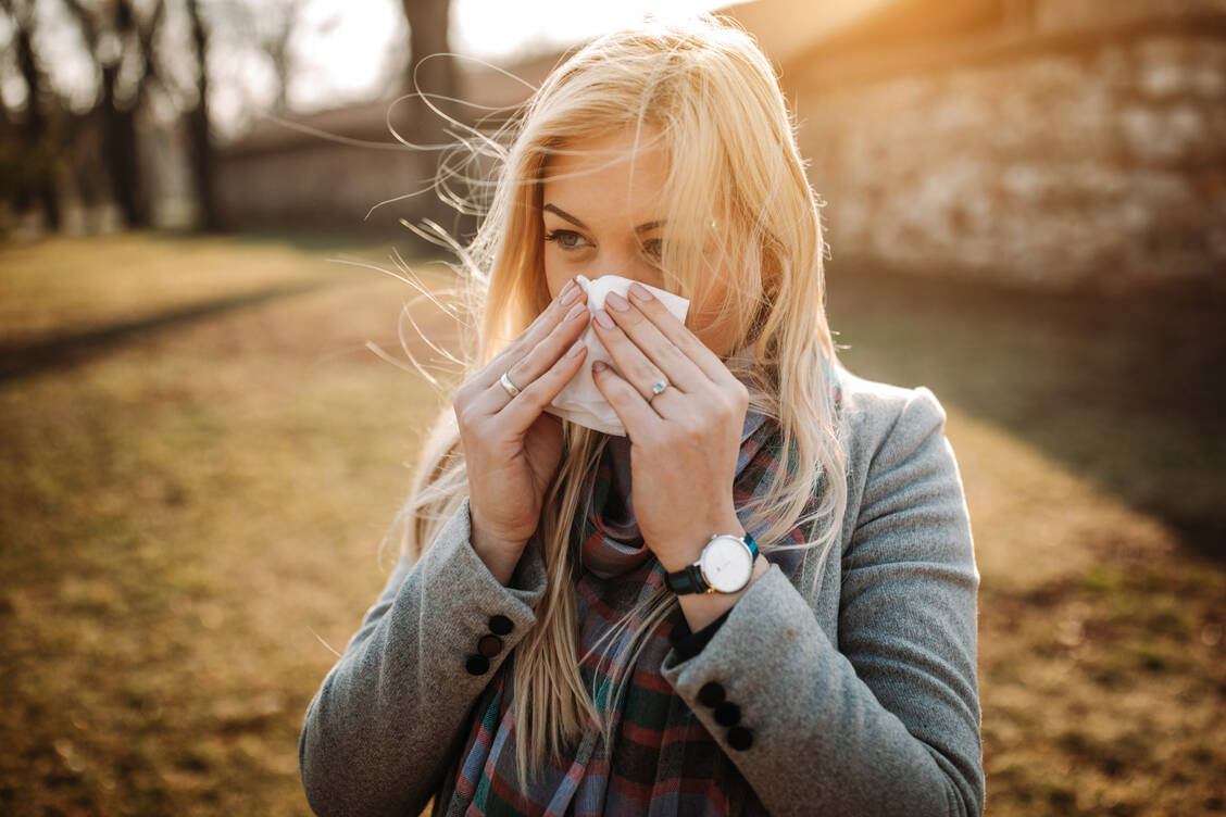 Pollen machen häufig schon Probleme, bevor die Quelle ausgemacht werden kann. Der Grund: Sie können weitere Wege fliegen als bislang angenommen. / Foto: Getty Images/bojanstory