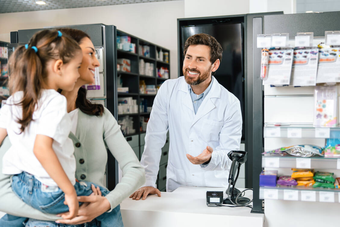 Apothekerinnen und Apotheker brauchen für eine gute Beratung verlässliche Quellen zu Arzneimittelthemen. Diese bietet die Website pharmaziebibliothek.de – gerade erst vollständig aktualisiert und überarbeitet.  / © Adobe Stock/zinkevych