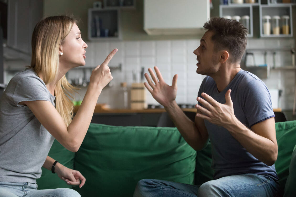Mit leerem Magen zu streiten ist keine gute Idee.  / Foto: Adobe Stock/fizkes