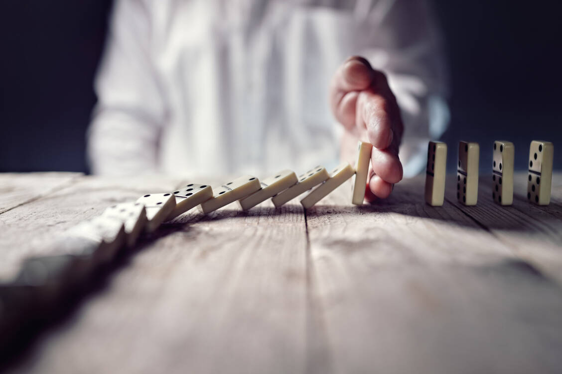 Hämophilie-Kranken fehlt entweder der Gerinnungsfaktor VIII oder IX. Mit verschiedenen Faktorpräparaten kann man gezielt in die Gerinnungskaskade eingreifen. / Foto: iStock/BrianAJackson
