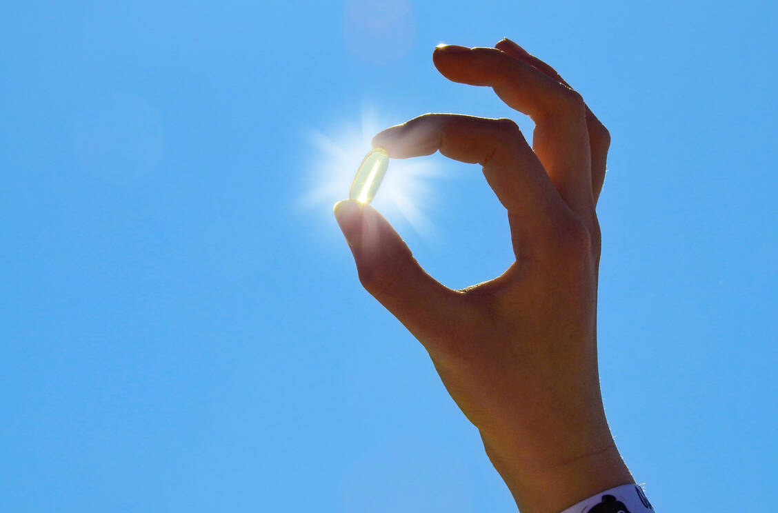 Die Supplementation von Vitamin D kann dazu beitragen, die Sterblichkeit bei Krebspatienten zu senken – wenn sie täglich in niedriger Dosierung erfolgt. Bei der Einnahme hoher Einzeldosen in größeren Abständen zeigte sich dieser Effekt nicht. / Foto: Adobe Stock/ExQuisine