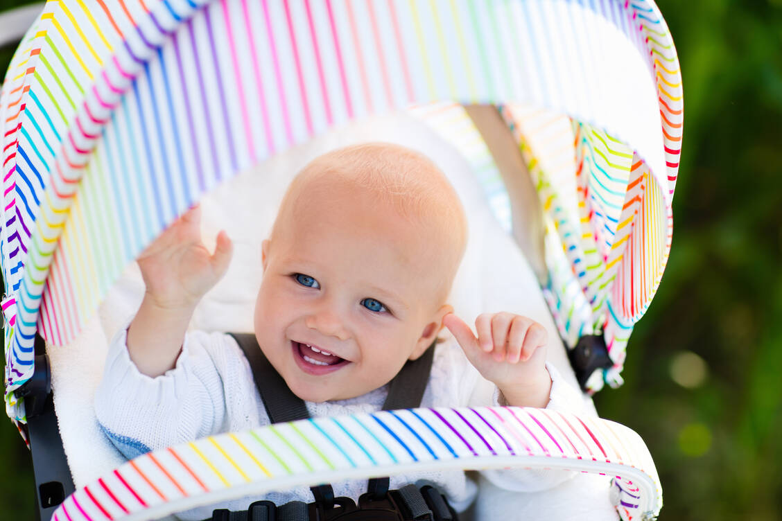 Besonders bei Kindern muss auf ausreichend Sonnenschutz geachtet werden. / Foto: Getty Images/FamVeld