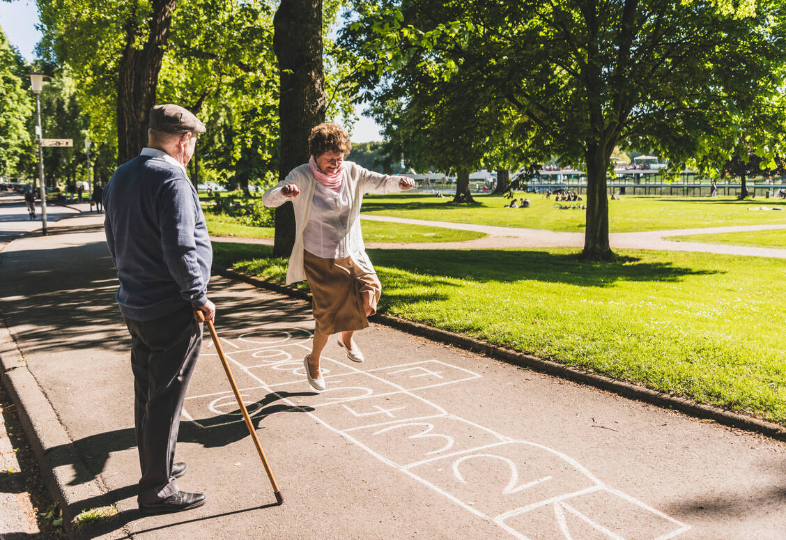 Bewegung hält Körper und Geist fit. / © Getty Images/Westend61/Uwe Umstätter