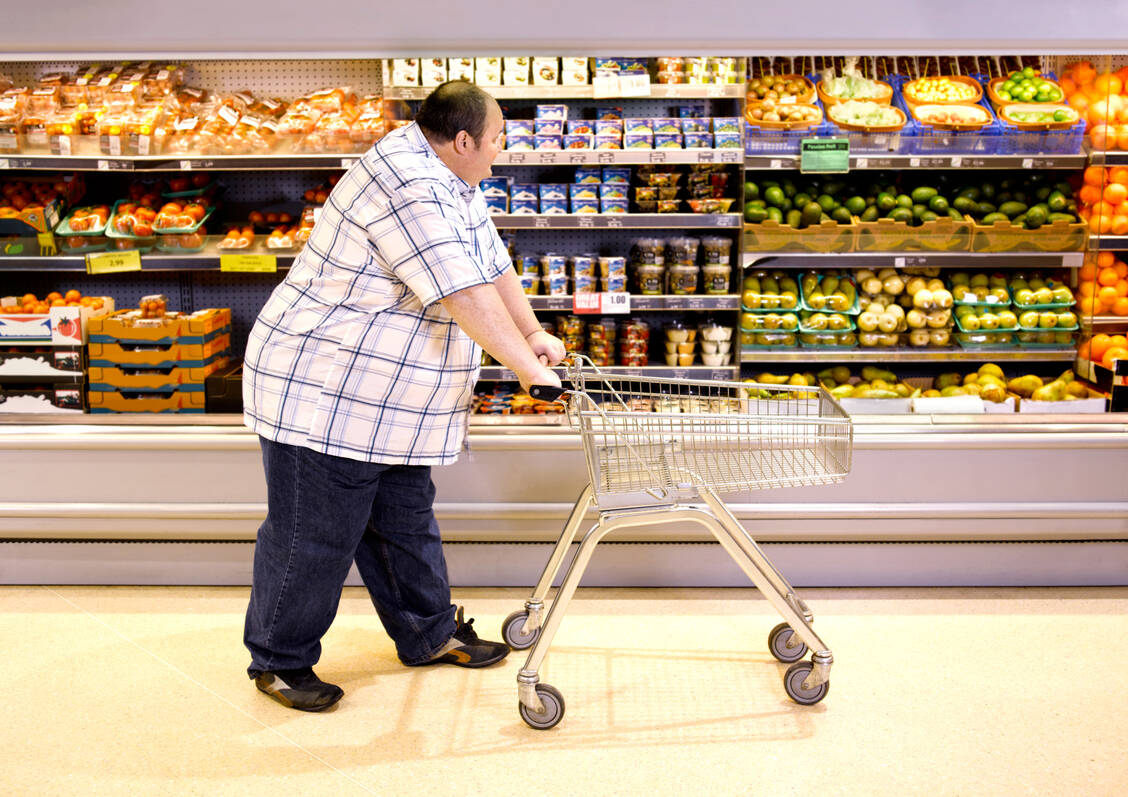 Auf den Grad der Verarbeitung kommt es an. Wer Gewicht verlieren möchte, sollte möglichst nicht zu Fertiggerichten greifen – selbst wenn diese gesund klingen.  / © Getty Images/Peter Dazeley
