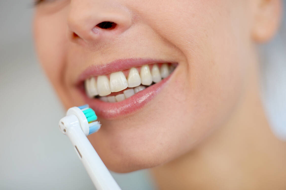 Gesunde Zähne: Eine gute Mundhygiene ist das A und O, um Karies vorzubeugen. / Foto: Colourbox