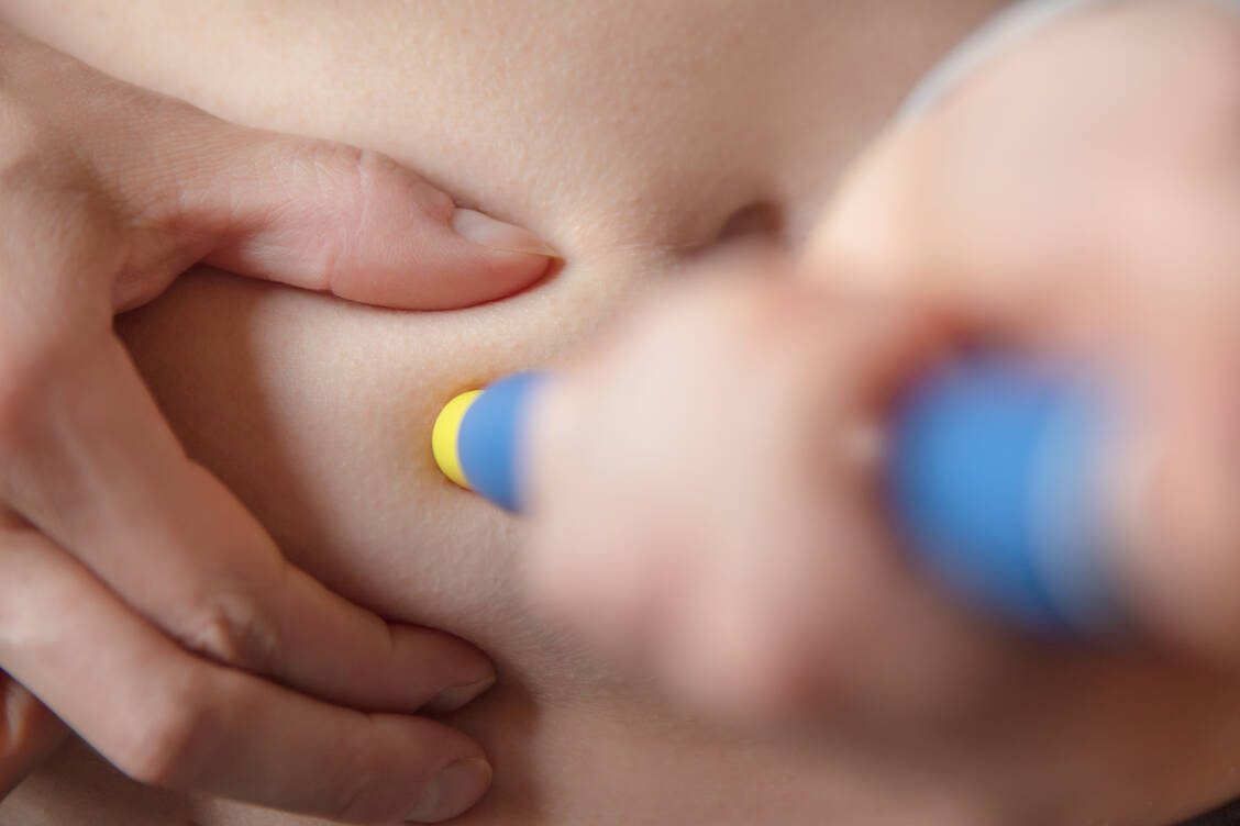 Forscher haben ein neues Insulin entwickelt, dass anstatt täglich nur wöchentlich gespritzt werden muss. / Foto: Getty Images/miriam-doerr