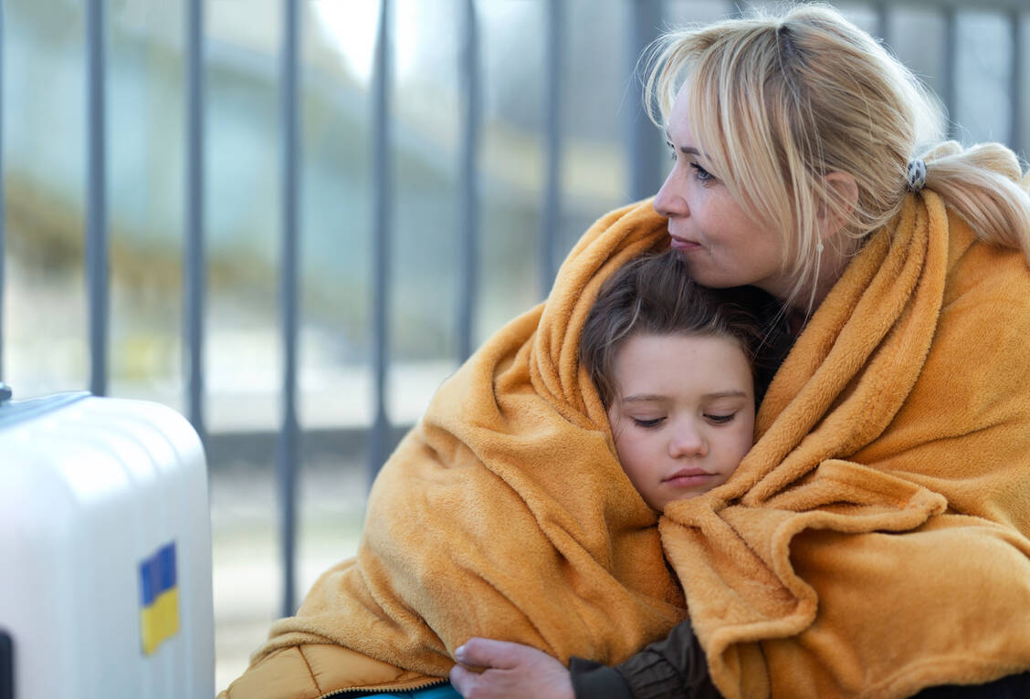 Vor allem Frauen und Kinder sind aus der Ukraine nach Deutschland geflüchtet. Viele von ihnen sind traumatisiert und brauchen psychotherapeutische Hilfe. / Foto: Adobe Stock/Halfpoint