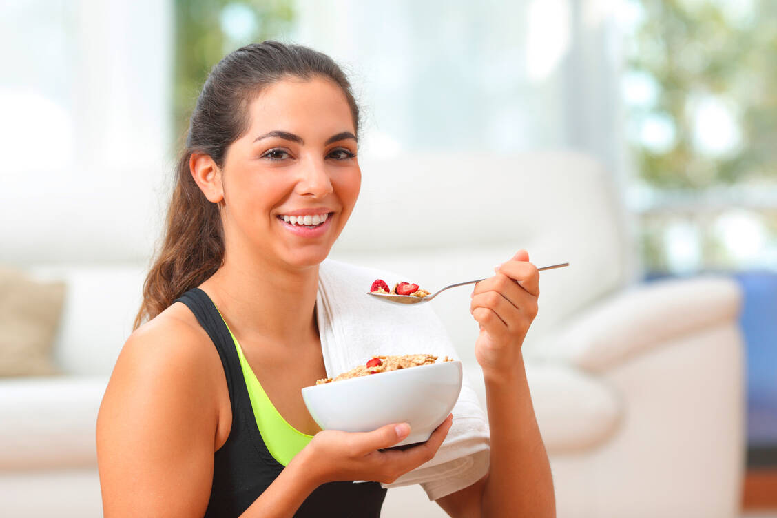Clean Eating ähnelt stark den Vorgaben einer vollwertigen Ernährung. Ausprobieren kann also nicht schaden. Alle Regeln sklavisch durchziehen, kann allerdings anstrengend werden. / Foto: Adobe Stock/Antonioguillem