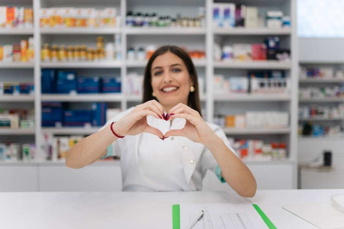 Ohne PTA funktioniert die Apotheke nicht. / © Getty Images/Brothers91