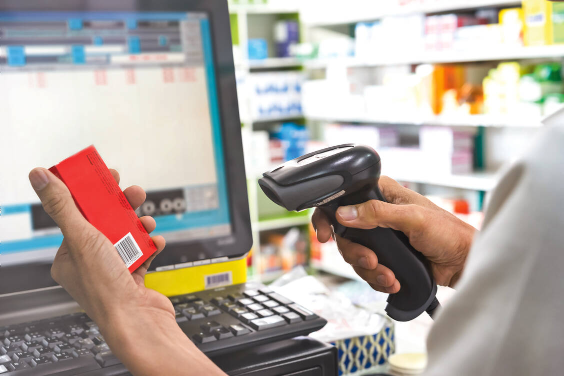 Was tun, wenn das System Alarm schlägt? Die Ini­tiative Securpharm gibt Hinweise, wie PTA und Apotheker bei Fehlermeldungen vorgehen sollen. / Foto: Shutterstock/toons17