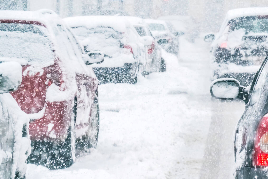Im Winter ist der Weg zur Arbeit teils beschwerlich. / © Getty Images/gremlin