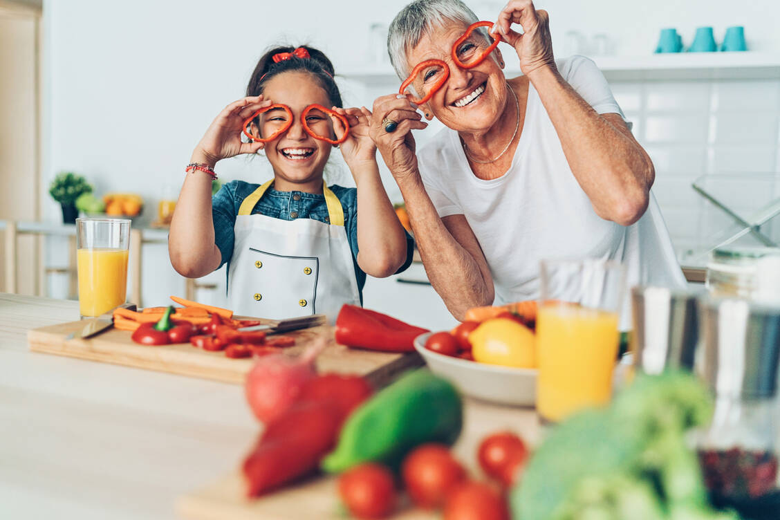 Karotten gelten als der Inbegriff von Gemüse, das gut für die Augen ist. Doch es gibt viel mehr, was wir für unsere Sehkraft essen können. / © Getty Images/Pixel fit