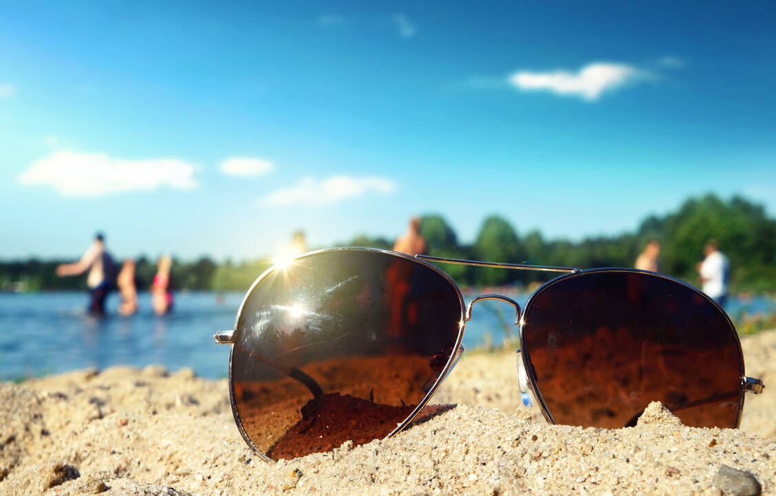 Trichobilharzien lösen eine harmlose Form der Schistosomiasis aus und können in heißen Sommern in Badeseen auftreten. / Foto: Adobe Stock/lassedesignen
