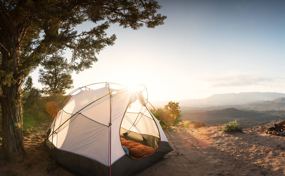 Manche Menschen mit dem Verdacht auf eine genetisch bedingte Entgiftungsstörung verspüren bei einem Leben draußen Besserung.  / © Getty Images/Justin Lewis