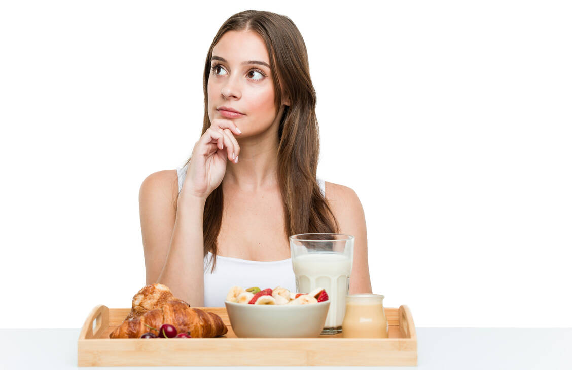 Fallstricke der Arzneitherapie lauern schon beim Frühstück. / Foto: Adobe Stock/Asier
