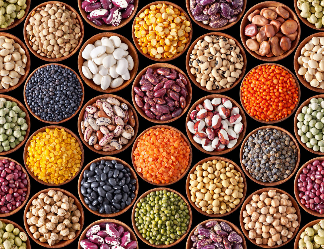 Viele rohe Hülsenfrüchte enthalten Lektin, das schon in kleinen Mengen gesundheitsschädlich sein kann. / Foto: Adobe Stock/andriigorulko