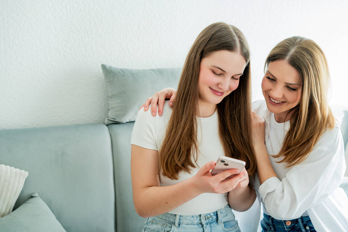 Eltern sollten sich als Gefährten ihrer Kinder sehen, nicht als deren beste Freunde. / © Adobe Stock/Kristina89