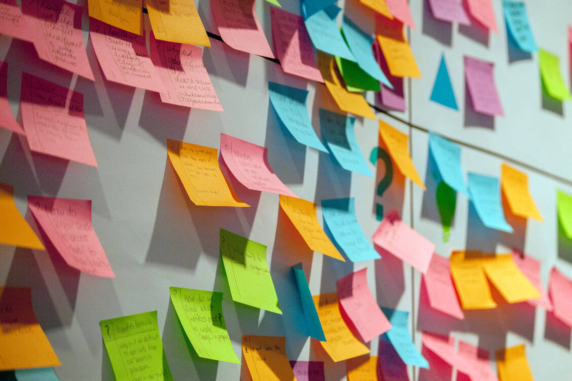 Gute Ideen sind nicht immer Zufall. Um ein Problem zu lösen, sollten Ideen systematisch gesammelt werden.  / Foto: Getty Images/christophertdumond