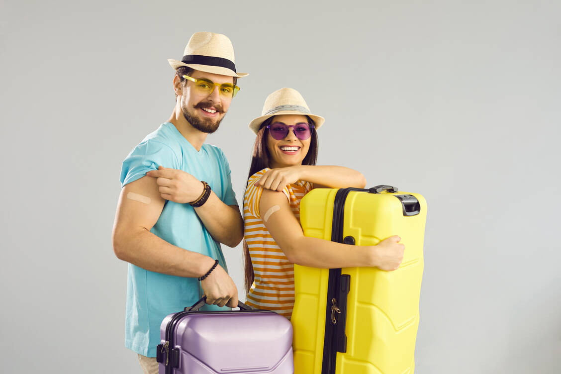 Für einen unbeschwerten Urlaub auch an Reiseimpfungen denken. / Foto: Adobe Stock/Studio Romantic