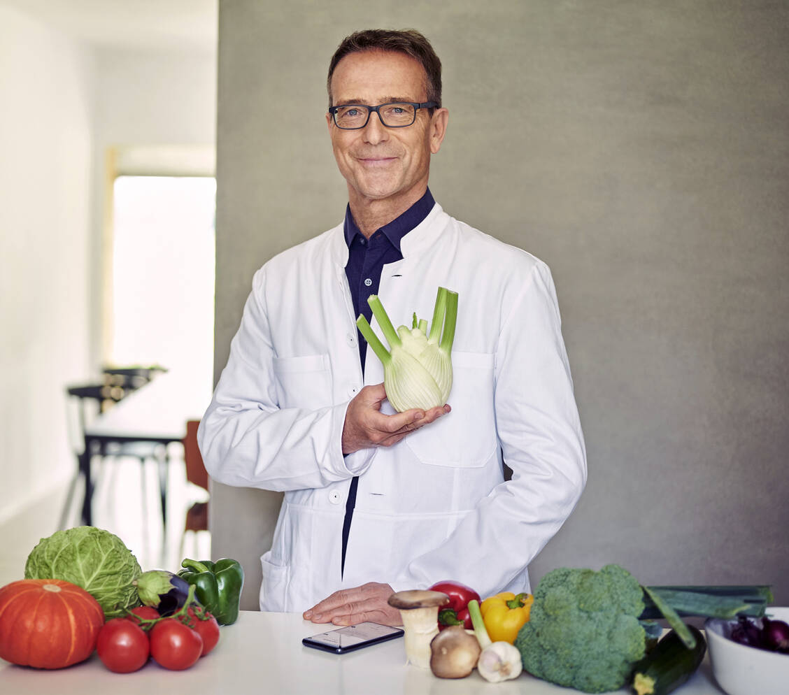 Der als »Ernährungs-Doc« bekannte Diabetologe Matthias Riedl empfiehlt den Verzehr von 500 g Gemüse am Tag. / Foto: Medicum Hamburg/Andreas Sibler
