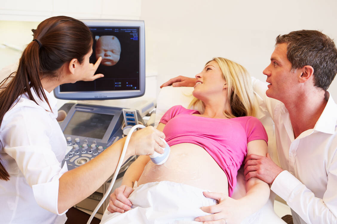 Neurodermitis der Mutter kann bestimmte Komplikationen in der Schwangerschaft triggern. / Foto: Shutterstock/Monkey Business