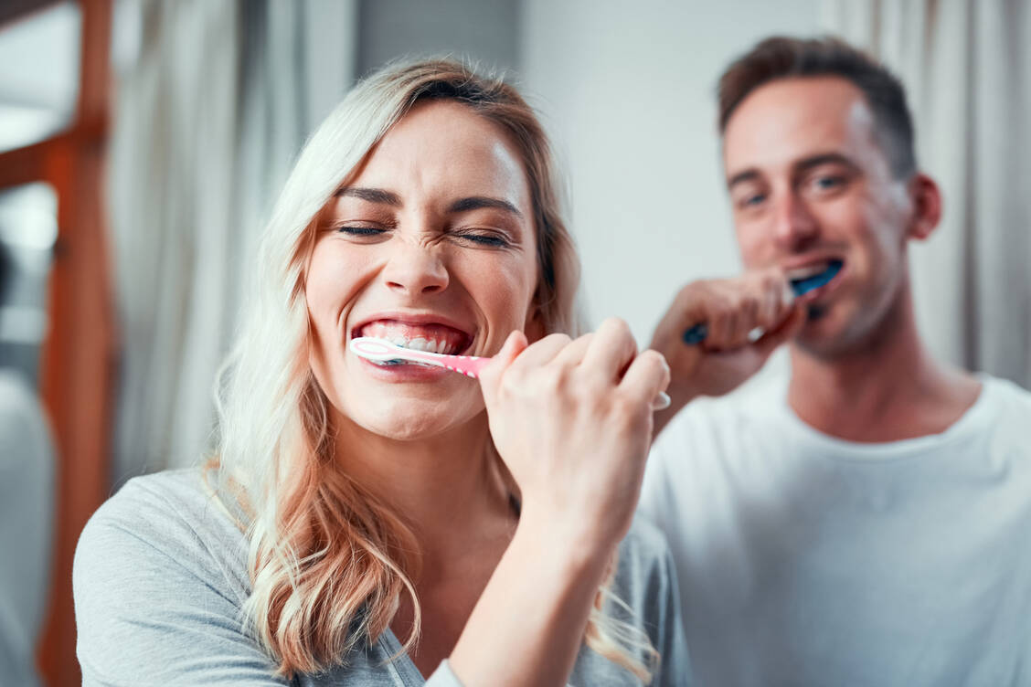 Am wichtigsten für die Zahngesundheit ist die tägliche Pflege. / Foto: Adobe Stock/peopleimages.com