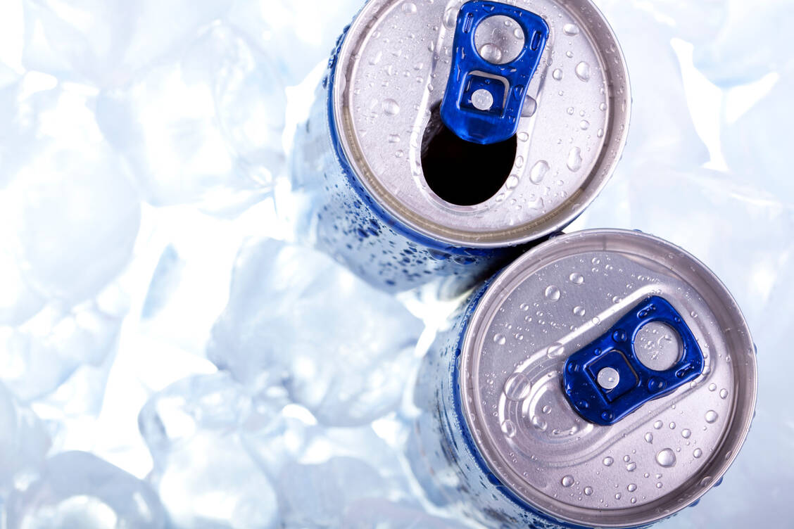 In großen Mengen konsumiert können Energydrinks bei Kindern und Jugendlichen gefährliche Herzrhythmusstörungen auslösen. / © Adobe Stock/BrunoWeltmann