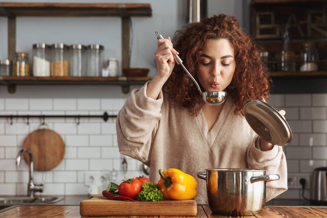 Wichtig für Veganer: Vitamin B12 ist das einzige Vitamin, dessen Substitution von der Deutschen Gesellschaft für Ernährung bei veganer Ernährung unbedingt empfohlen wird. / Foto: Adobe Stock/Drobot Dean