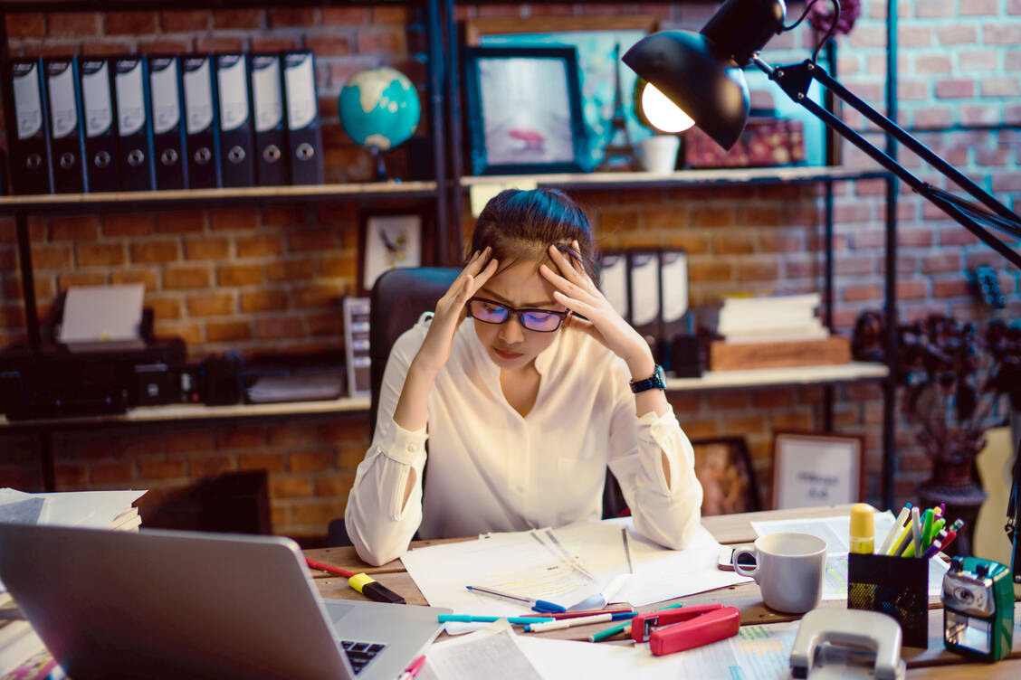 Das Unfallrisiko steigt nach der achten Arbeitsstunde exponentiell, nach zwölf Stunden ist es doppelt so hoch wie bei einem Achtstundentag.  / © Adobe Stock/torwaiphoto