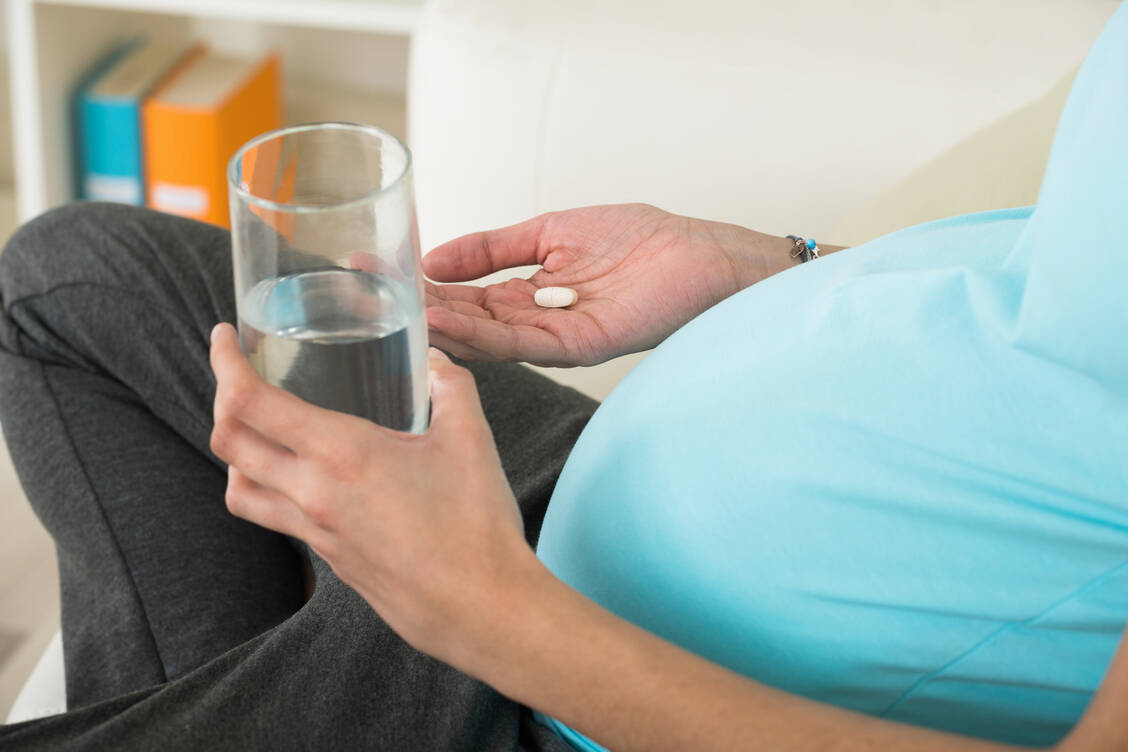 Die Fingolimod-Einnahme während der Schwangerschaft verdoppelt das Risiko für Fehlbildungen beim Baby. / Foto: Fotolia/Andrey Popov
