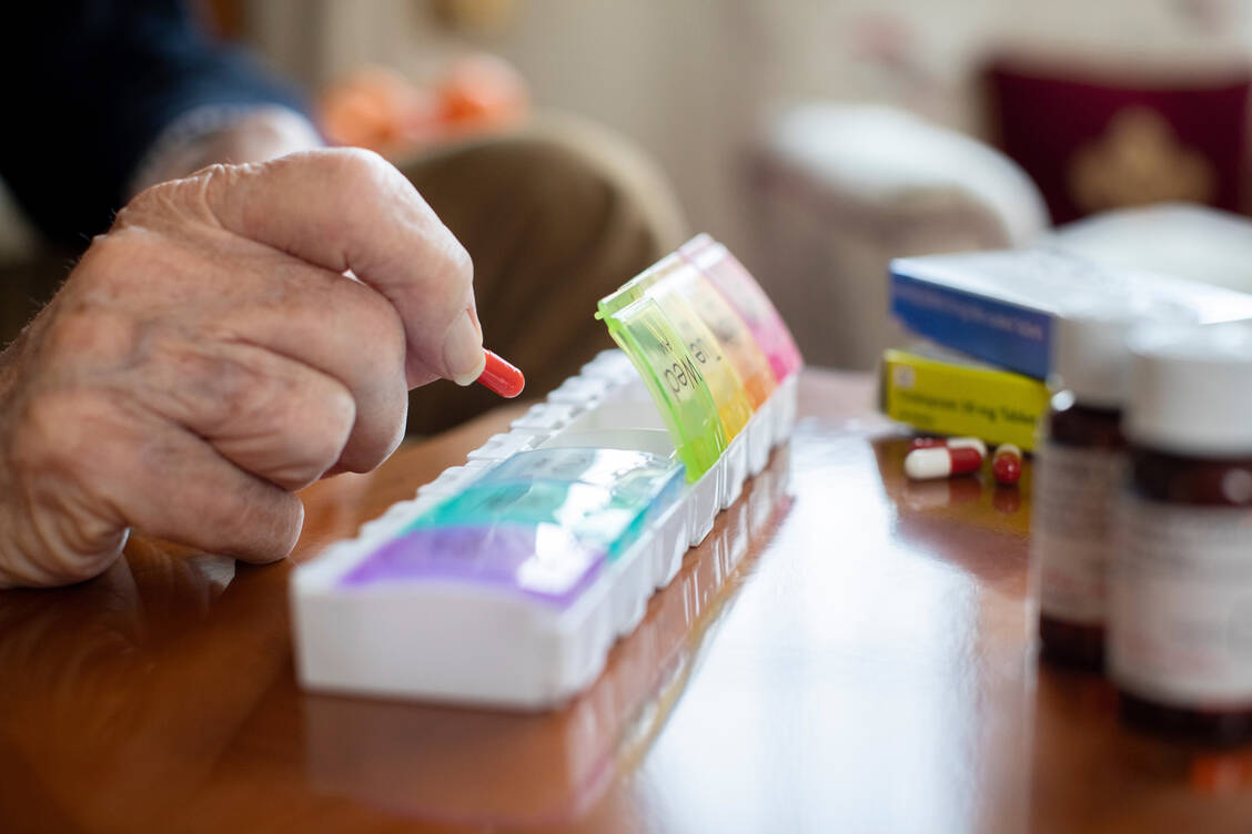 Die Postexpositionsnprophylaxe geht über fünf Tage. Dazu werden am ersten Tag einmal drei Tabletten eingenommen, an den Tagen 2 bis 5 dann jeweils nur noch eine Tablette. (Symbolbild) / © Adobe Stock/Daisy Daisy